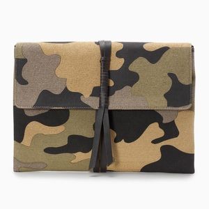 Bellamy Clutch - Camo